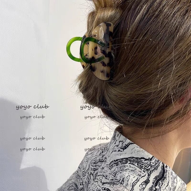 Retro Handle Hair Claw Clip – Green Tortoiseshell Acrylic (Medium)