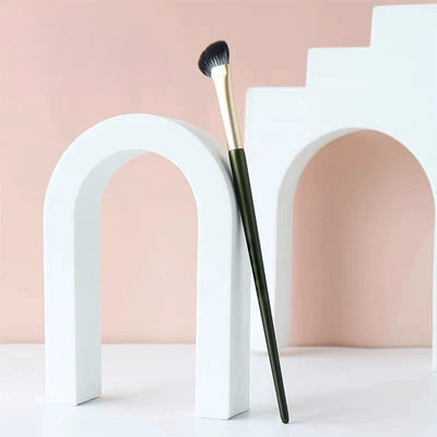 AESTHA Scythe-Shaped Brush & Soft Pointed Eyeshadow Brush